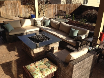 HappyValleyOutdoorPatio_MatchingFireTable